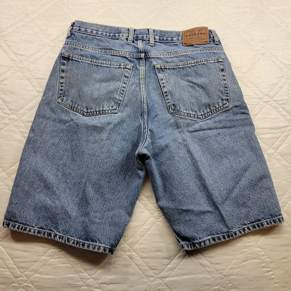 Arizona relaxed blue jean shorts size 34